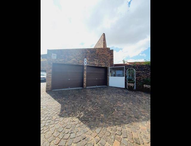 2 BEDROOM TOWNHOUSE FOR SALE IN HELIKONPARK